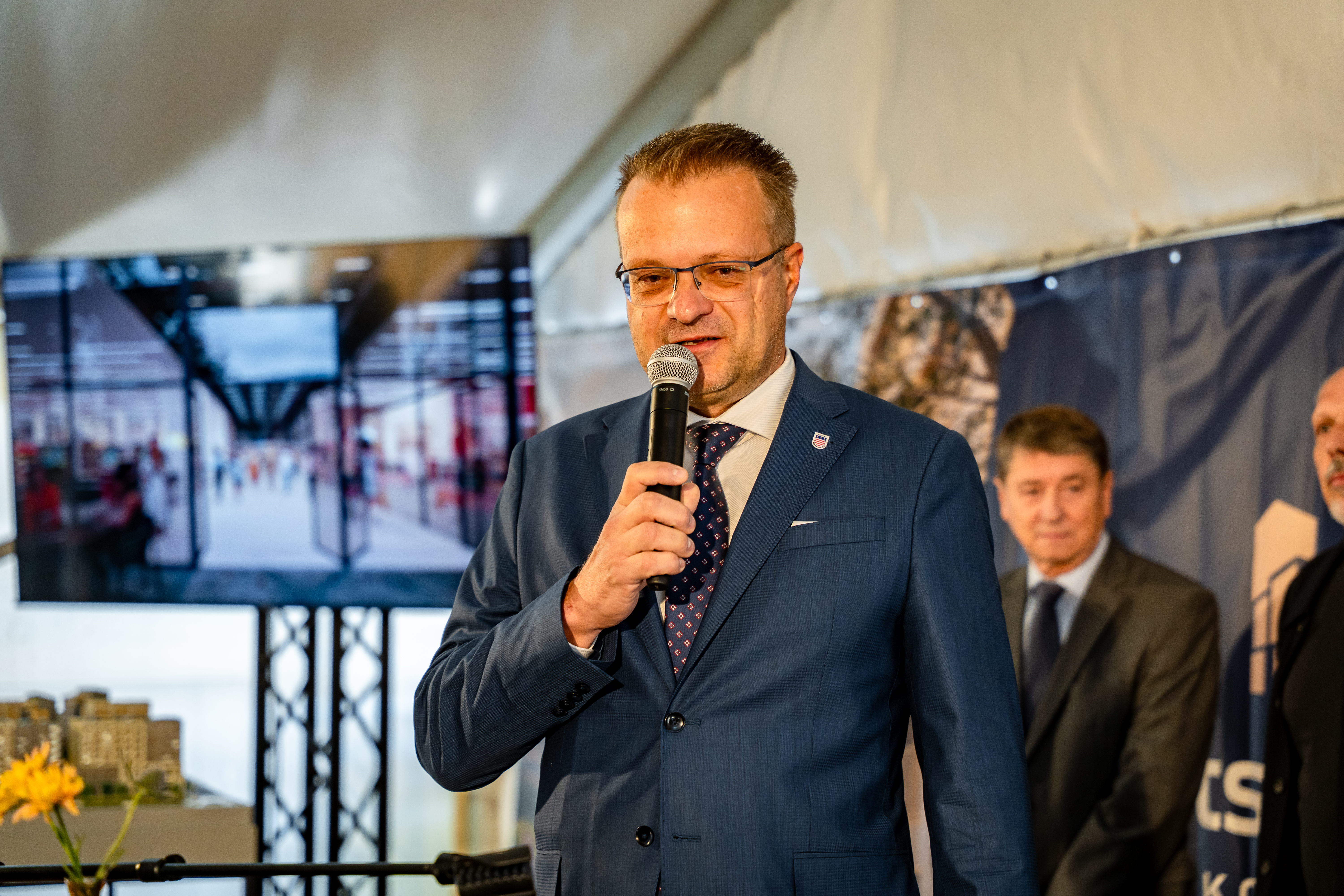 Slavnostne poklepanie zakladneho kamena projektu WatsoNova-28